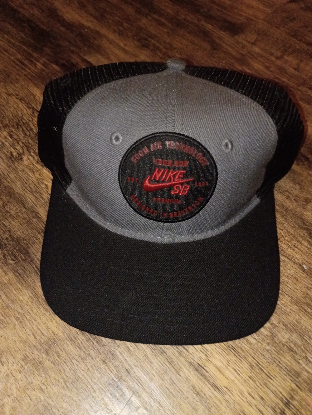 Nike SB ZOOM AIR TECH Trucker Hat - Gray & Black with Red Logo